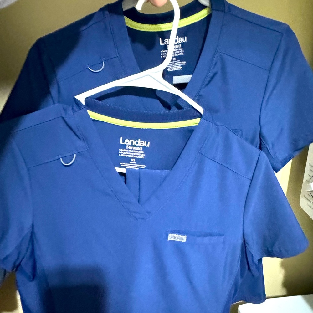 Women’s landau forward scrub set. Navy